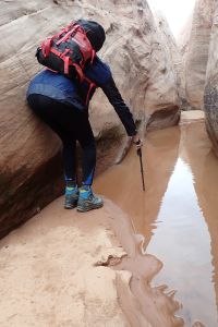 Testuji hloubku v Zebra Canyonu